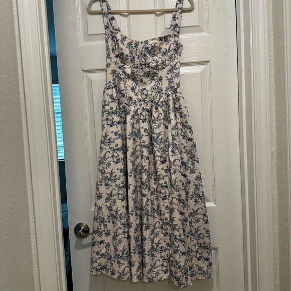 Chic Blue and White Floral Midi Dress - Picture 2 of 2